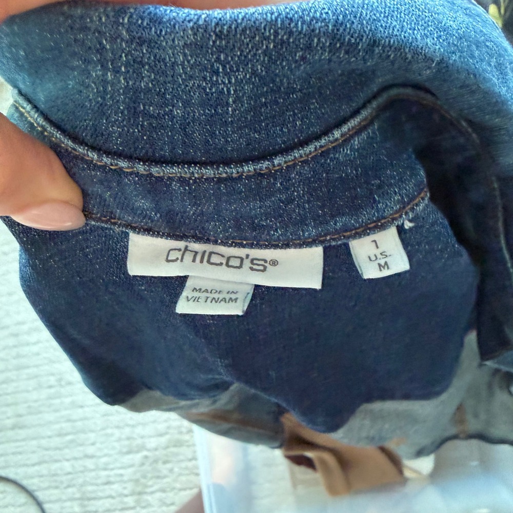 Chicos‎ Structured Puff Sleeve Denim Shirt Size 1 - Picture 3 of 10